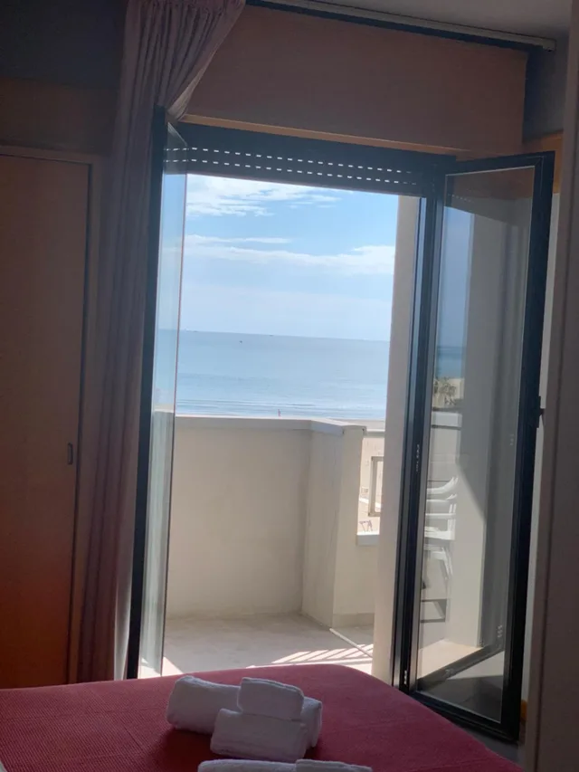 غرفة بسرير مزدوج بإطلالة جزئية على البحر، Hotel Giglio 4/4