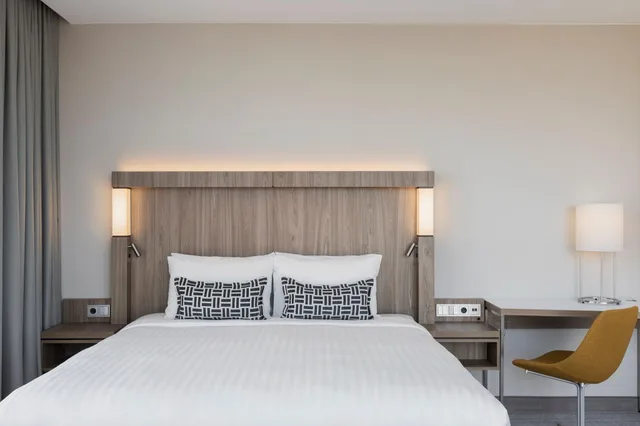 غرفة بسرير كينج بإطلالة على المدينة، Courtyard by Marriott Szczecin City 3/8