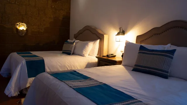 جناح جونيور، Hotel La Casa de Adobe 3/10