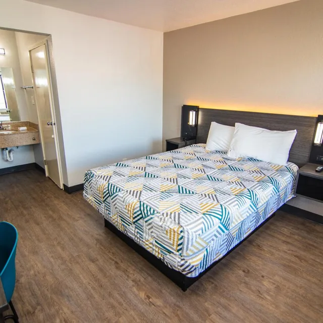 غرفة بسرير كوين، Motel6 Ft. Pierce, FL 4/10