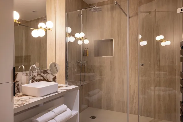 شقة بسرير كوين بإطلالة على المدينة بغرفة نوم واحدة مع أريكة، Yuna Saint-Honore - Serviced Apartments 4/4