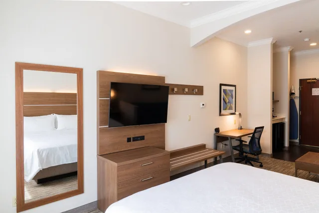 جناح بسرير كينج، Holiday Inn Express Suites Davis University Area 5/8