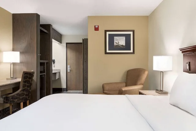 غرفة بريميير بسرير كينج، Travelodge by Wyndham Coffeyville 4/6
