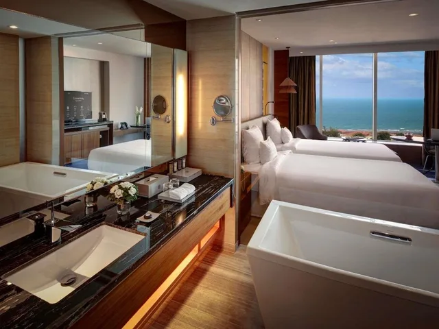 غرفة تنفيذية بسريرين منفصلين مع دخول صالة النادي، Pullman Vung Tau 7/9