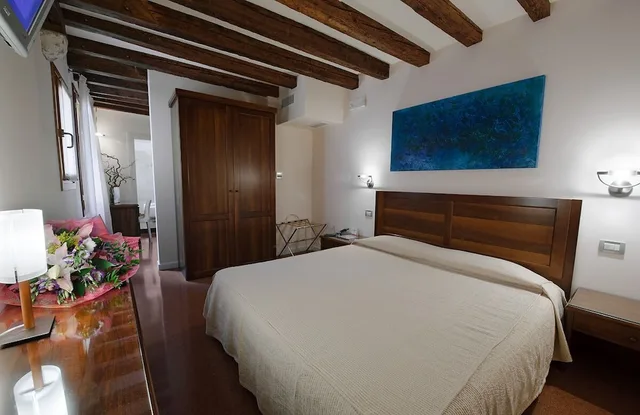 Deluxe, Double Bed, CA POZZO INN 3/10