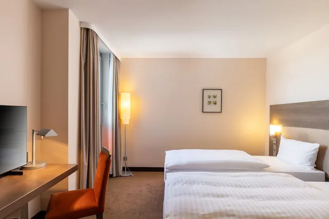 غرفة بسريرين منفصلين، IntercityHotel Berlin Airport Area North 1/2