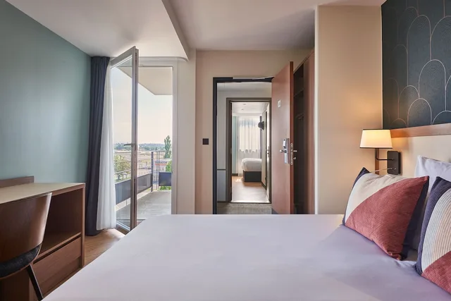 غرفة عائلية بسرير كوين، Gatsby Hotel and Restaurant By HappyCulture 3/10