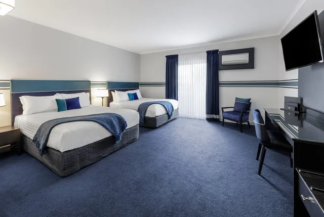 جناح ديلوكس بسريرين كوين، Ramada by Wyndham Diplomat Canberra 2/4