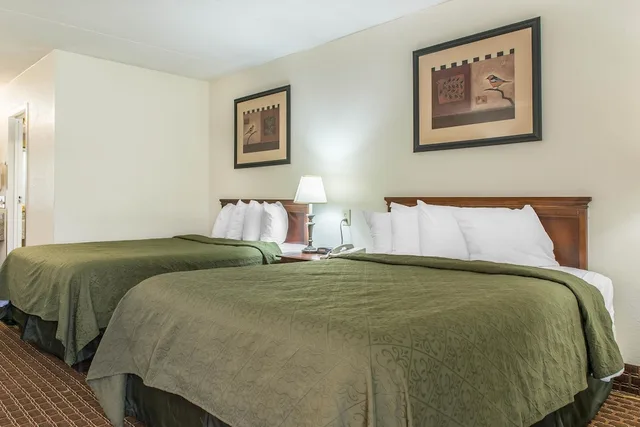 غرفة قياسية بسريرين كوين، Rodeway Inn Brookville, PA 7/9
