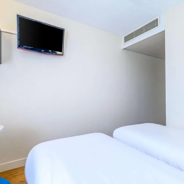 غرفة بسريرين منفصلين، Comfort Hotel Paris Porte d Ivry 9/10