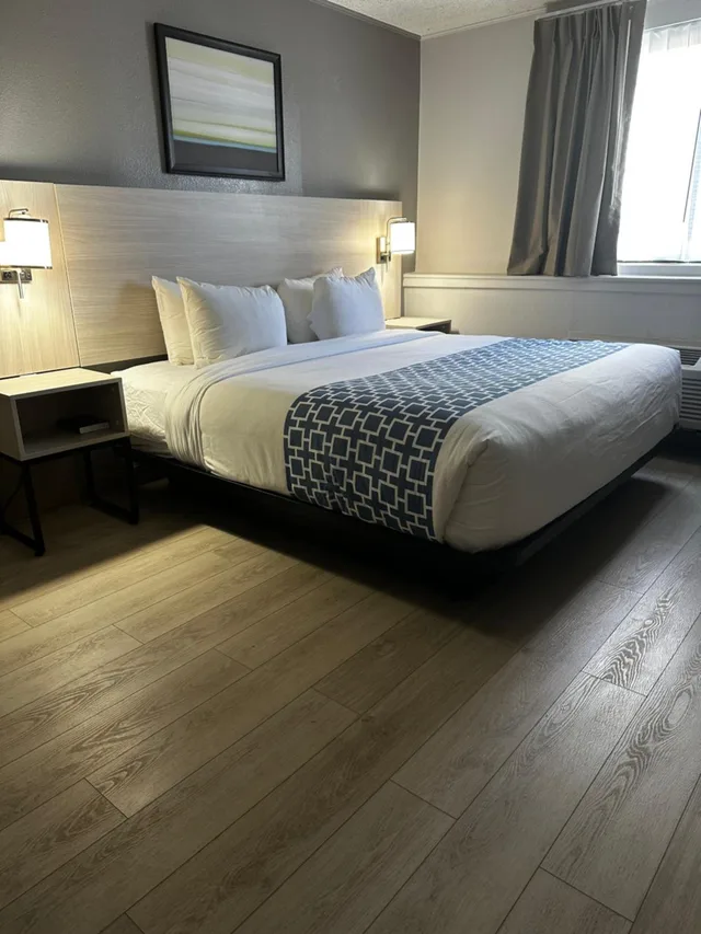 جناح بسرير كينج بمطبخ صغير، Clarion Inn & Suites and Convention Center 4/10