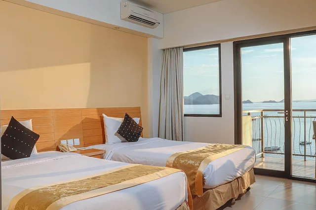 غرفة سوبيريور بسرير كوين بإطلالة على البحر، La Prima Hotel Flores 3/6