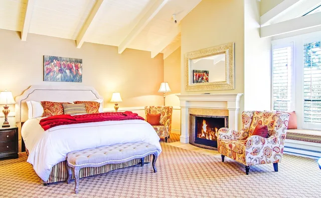 جناح ديلوكس بسرير كينج بحوض جاكوزي، Carriage House Inn 2/4