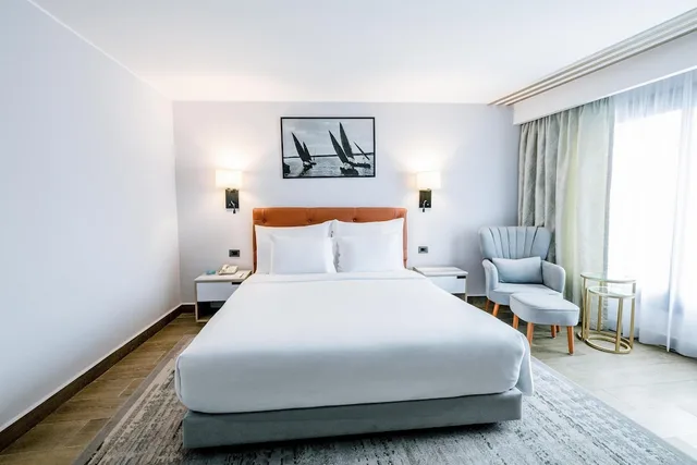 جناح سوبيريور بسرير كينج بغرفة نوم واحدة، Radisson Residences Cairo Heliopolis 1/7