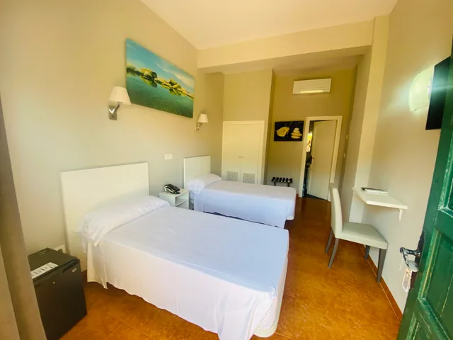 غرفة بسريرين منفصلين بشرفة في الطابق الأرضي، Hotel Los Jazmines 2/3