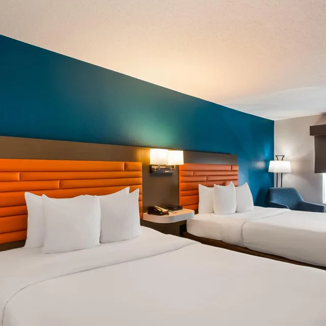 Efficiency, 2 Queen Beds, Accessible، Comfort Inn Falls Church - Tysons Corner 1/10