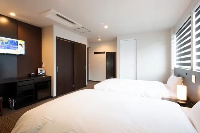 Semi Room, Deluxe, 1 Queen and 1 Semi Double Bed, Twin Beds، Hotel Kojan 1/3