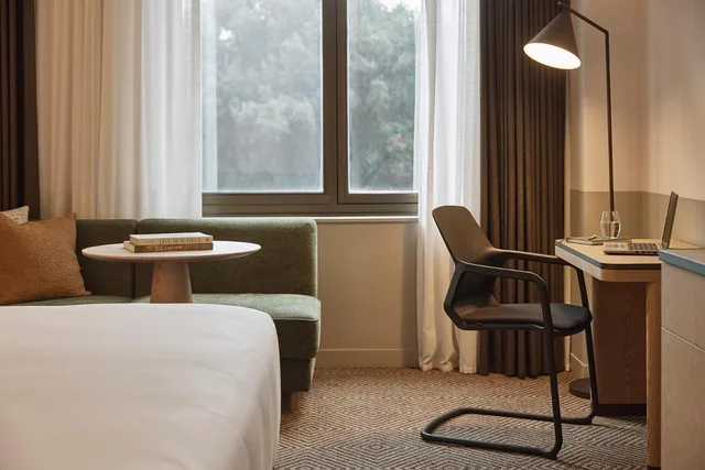 غرفة بسرير كينج بإطلالة على المتنزه، Flagstaff Gardens Hotel 2/3