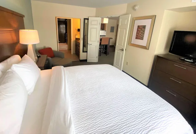 جناح بسرير كوين، Staybridge Suites Great Falls 1/3