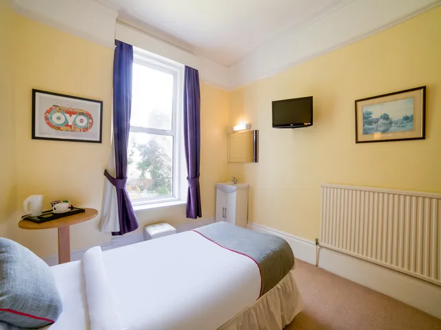 Standard Single Room - Shared, OYO Eagle House Hotel St Leonards Hastings 1/5