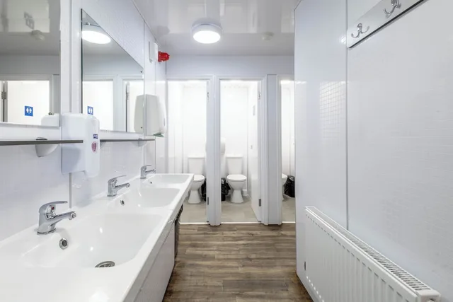 Mixed Dorm, 12 Beds، Palmers Lodge Swiss Cottage 1/1