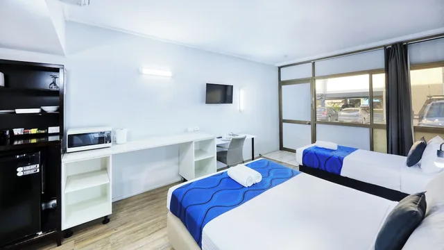 غرفة ديلوكس بسرير كوين وسرير فردي، TROPICAL GATEWAY MOTOR INN 3/6