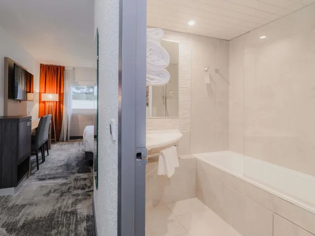 غرفة كلاسيكية بسرير مزدوج وسريرين منفصلين، Mercure Annecy Sud 4/4