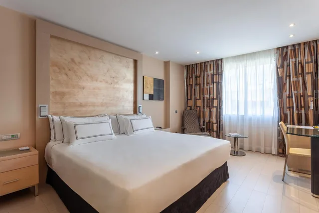 غرفة متصلة بريميوم بسرير كينج، Melia Sevilla Hotel 2/6