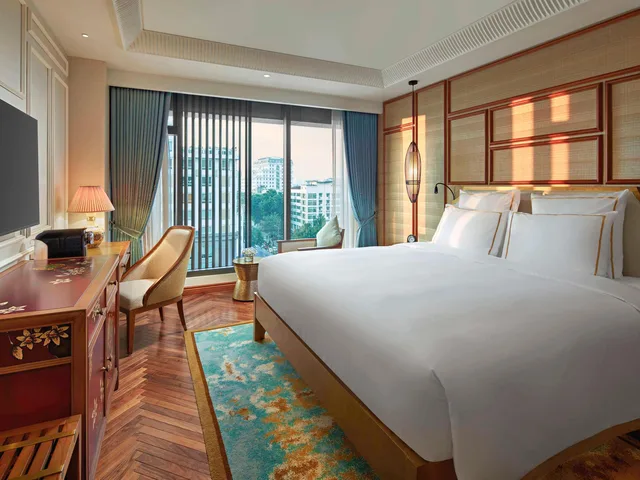 غرفة تنفيذية بسرير كينج مع دخول الصالة في طابق مرتفع، Grand Mercure Hanoi 2/10