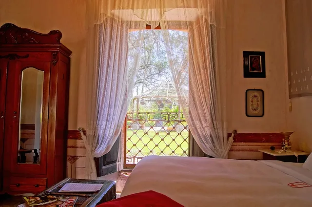 Junior Suite, King Bed, Private Bathroom, Courtyard Area، Hacienda Sepulveda Hotel Spa 7/10
