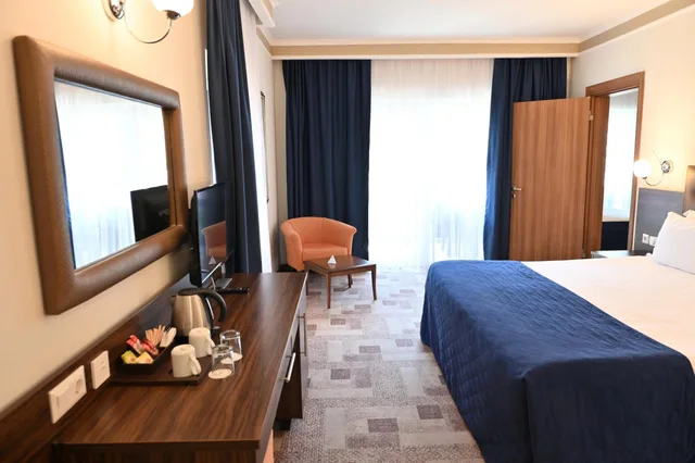 غرفة كلوب عائلية بسريرين منفصلين، Pine Beach Hotel 2/3