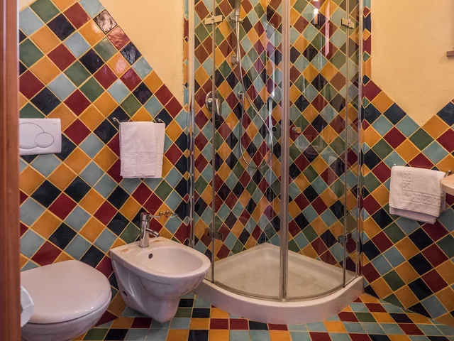 غرفة رباعية بسرير كوين وسرير بطابقين، Hotel Cala Reale 6/7