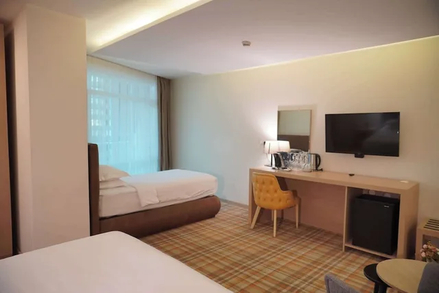 غرفة قياسية بسرير كينج وسرير فردي بإطلالة على الجبل بشرفة، Best Western Premier Batumi 3/4