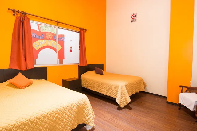 غرفة بسريرين منفصلين بحمام مشترك، Hostal Amigo 1/2