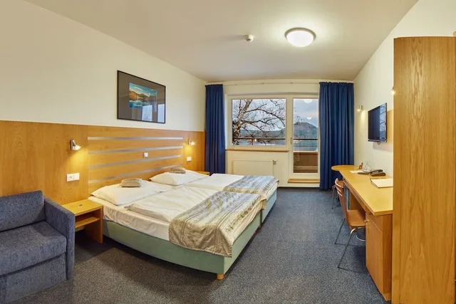 Room, Twin Beds, with Extra Bed, Lake View, Hotel Port Doksy 1/2
