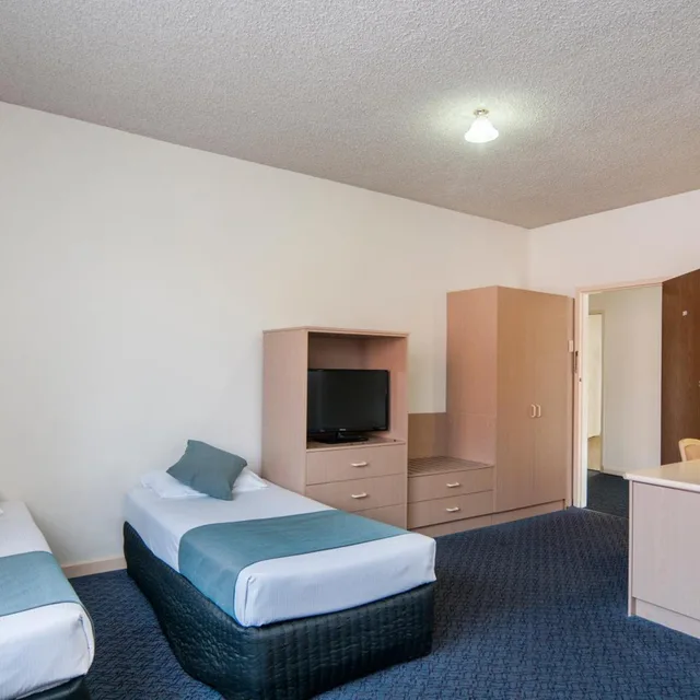 غرفة عائلية، Comfort Inn Regal Park 2/4