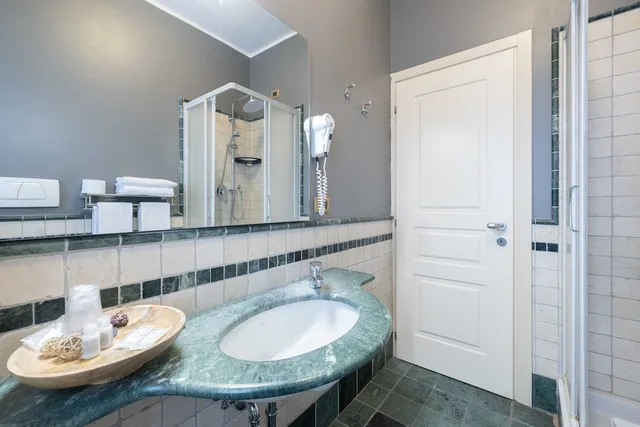 Comfort, Double Bed, Hill View، La Ferté Restaurant And Suites 5/6