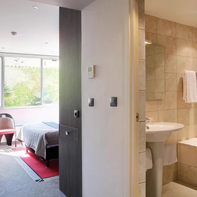غرفة سوبيريور بسرير مزدوج بشرفة بإطلالة، Best Western Premier Patio Des Artistes 7/7