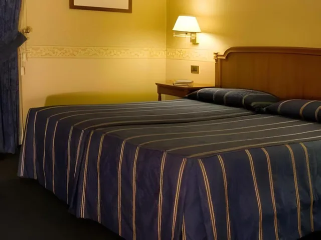 غرفة قياسية مفردة بسرير كوين، Strozzi Palace Hotel 2/5