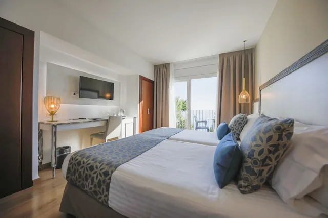 غرفة سوبيريور بسريرين منفصلين بإطلالة على البحر بشرفة، Park Hotel San Jorge 2/4