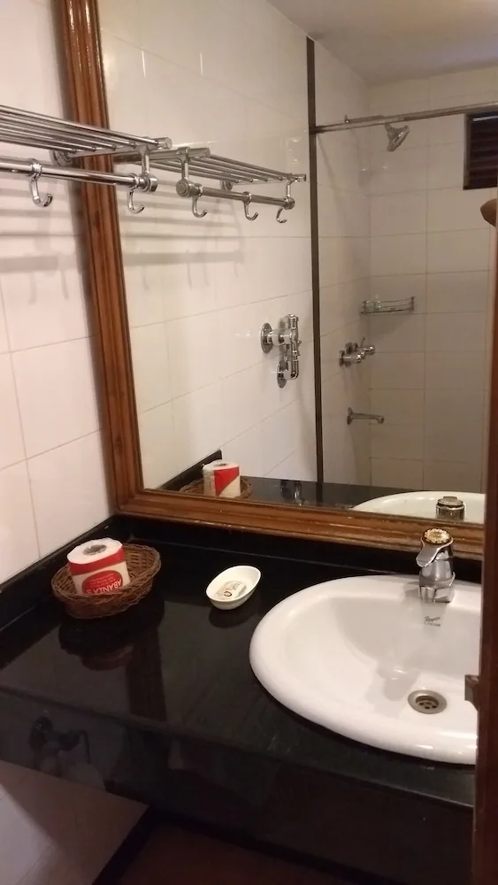 غرفة قياسية بسرير كينج بإطلالة على الحديقة، SHIKARA BEACH RESORT 5/6
