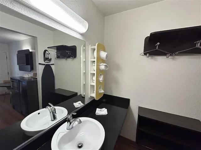 جناح بسرير كوين للمدخنين، Studio6 Suites - Riverside, CA - South 3/3