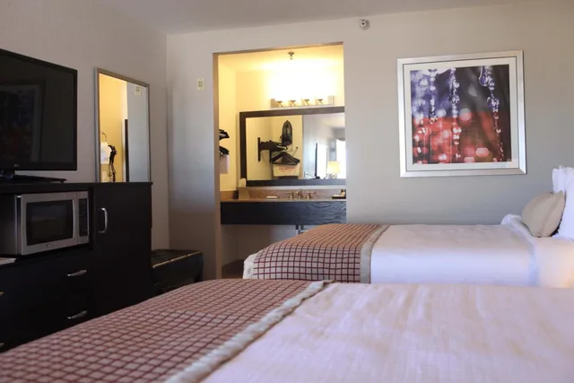 غرفة ديلوكس بسريرين كوين، Infinity Inn & Suites 3/7