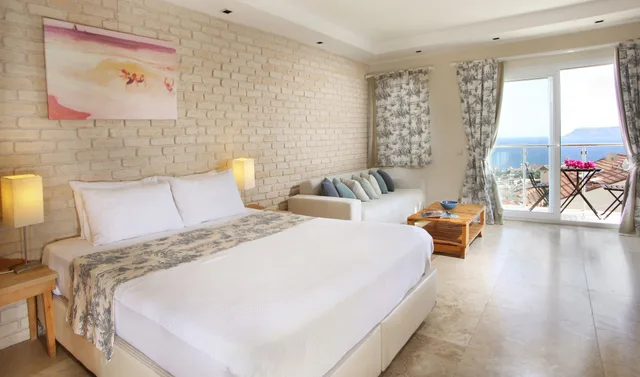 جناح جونيور بسريرين منفصلين بإطلالة على البحر بشرفة مع أريكة، Saylam Suites 1/5