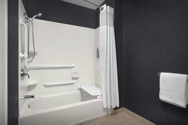 جناح بسريرين كينج بغرفتي نوم مع أريكة، RESIDENCE INN BY MARRIOTT PORTLAND DOWNTOWN WATERFRONT 7/7