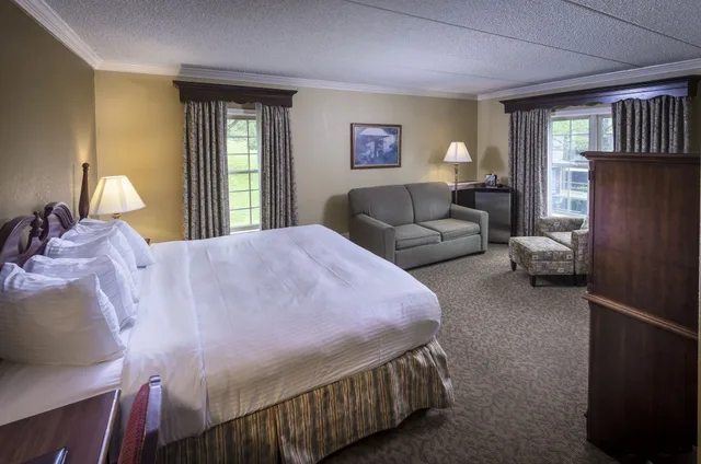 Fireside, Suite, King Bed, Sofa, Jetted Tub، Brandywine River Hotel 6/10