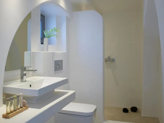 Superior, Double Bed, Aurora Luxury Hotel & Spa 2/6