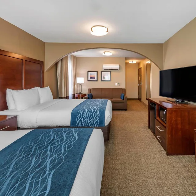 غرفة سوبيريور ركنية بسريرين كوين مع أريكة، Comfort Inn & Suites Ventura Beach 3/8