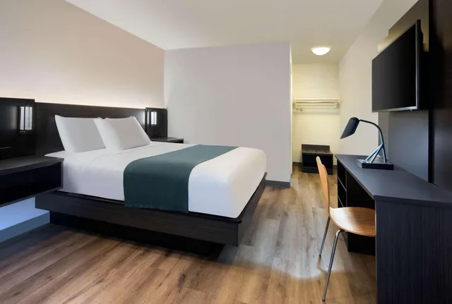 1 Queen Bed ADA/RI Shower/Micfridge، Motel6 Woodland, CA - Sacramento Airport 5/10