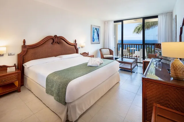 جناح بسرير كينج بإطلالة على البحر بشرفة مع أريكة، La Palma Princess 3/7